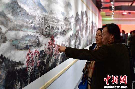 大型国画长卷《潮汕胜景图》29日上午在广州首次揭开面纱 陈骥旻 摄