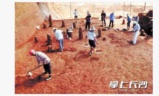江赤山岛杨腊丘旧石器时代遗址发掘现场。湖南省文物考古研究所供图