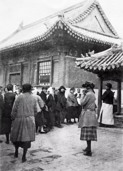 二十年代燕京大学组织参观北平古物陈列所