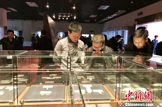 
	首届“中国民间藏玉（晋江）展”在晋江市博物馆开展。　黄如萍　摄