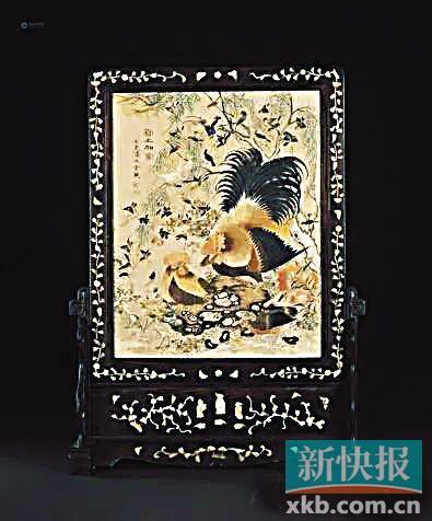  清 粵繡潘秋云制官上加冠插屏 