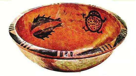 ▲仰韶文化时期出土的陶器