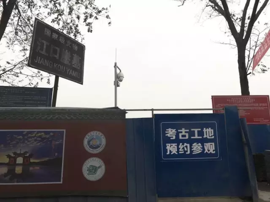 江口沉银考古现场大门紧闭,里面正进行发掘工作。新京报记者韩雪枫 摄