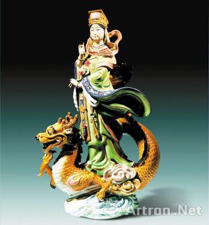 黄松坚《成龙妈祖》(陶艺) 黄松坚《成龙妈祖》(陶艺)