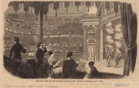 Barnum’s American Museum演讲厅室内景观， 纽约，1853。 Picture Collection， The New York Public Library， Astor， Lenox and Tilden Foundations。