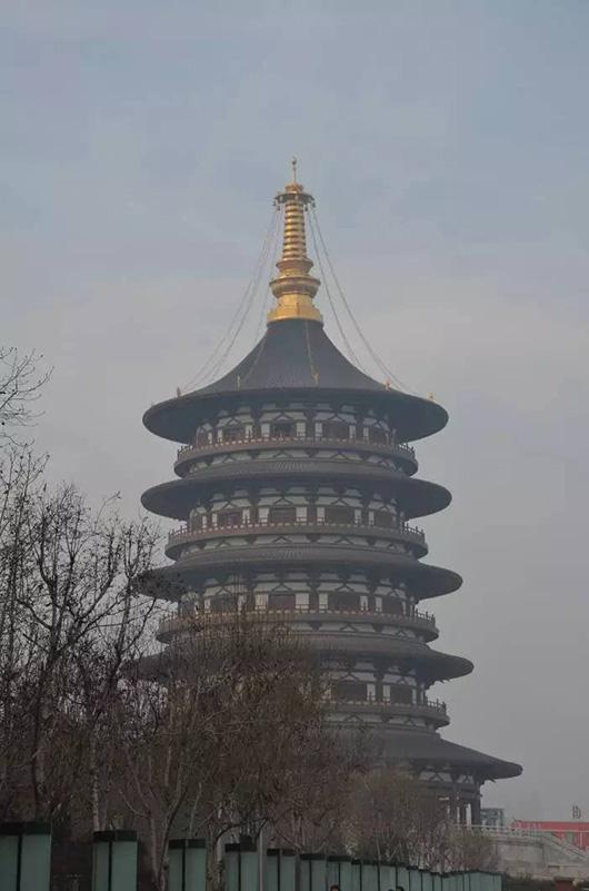 复原后的天堂已成为洛阳的新地标(同前)