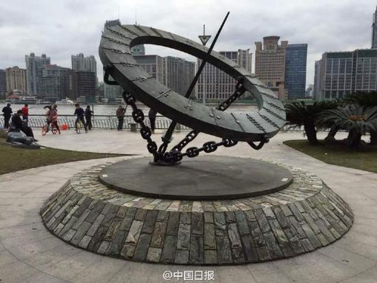 　　上海东昌滨江绿地内某雕塑