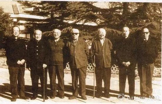 1980年代的中国古代书画鉴定组成员,左起为谢辰生、刘九庵、杨仁恺、谢稚柳、启功、徐邦达、傅熹年