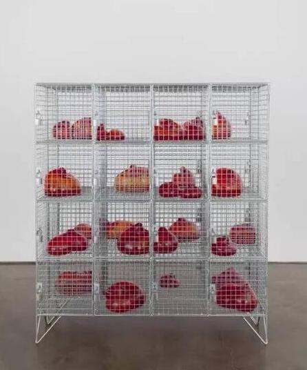 Mona Hatoum作品《单人牢房》（Cells，2014）