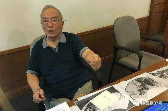 ▲“季羡林亿元遗产案”一审时,季承在法庭发表意见。 一中院供图