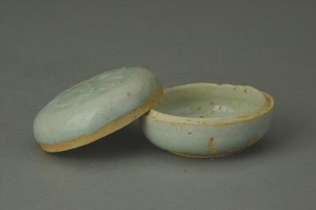 宋 影青印花瓷粉盒(四川博物院供图)。