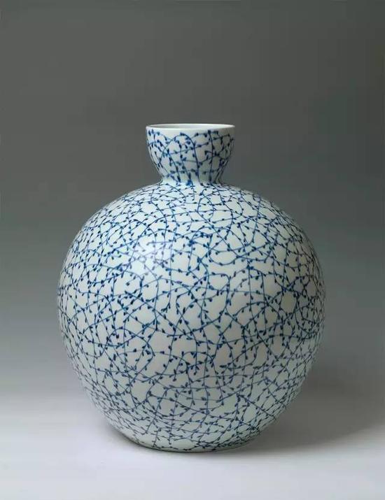 白明 《生生不息》 47×52cm 陶瓷 2004年