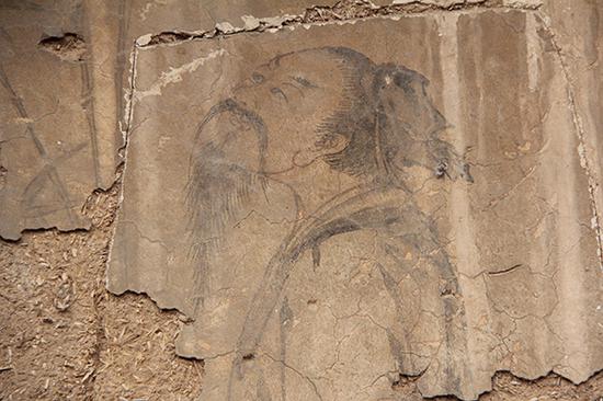 普照寺内一处被盗壁画，盗割者未能完整将壁画铲下。
