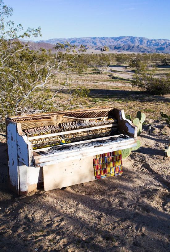 沙漠中的钢琴 摄影：朱晓闻