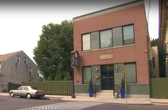 女子买下旧银行大楼 里面竟然发现这进去看到之后让人震惊