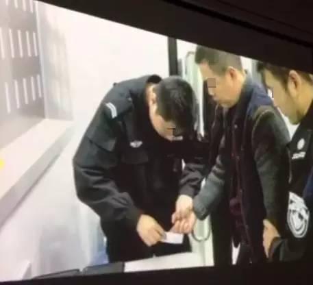 抓捕现场视频截图