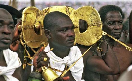 非洲最土豪的一群人 不带几斤黄金都不出门