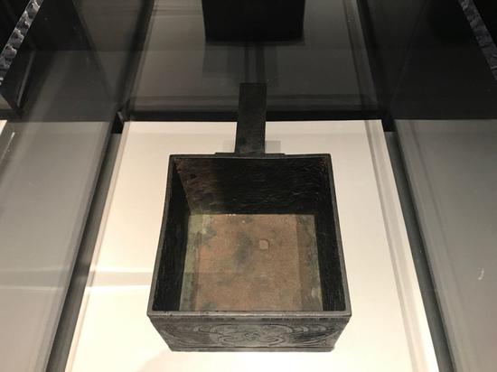 新莽  青铜“始建国“律量斗，中国国家博物馆藏。图片：致谢作者