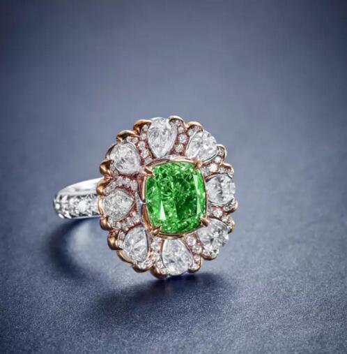 匡时2017春季拍卖会  3.85克拉彩淡黄绿色钻石戒指