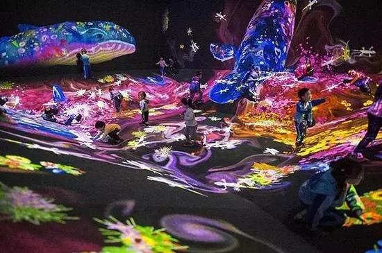 
《Graffiti Nature》，teamLab，2016