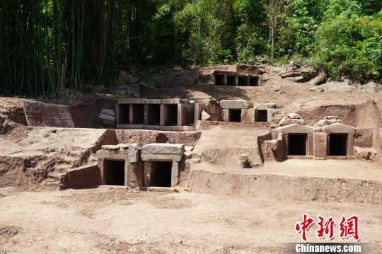     图为在重庆市巴南区发掘的宋明代墓葬群之一———乌壁岗岗墓群北区现场。　市文遗院供图　摄