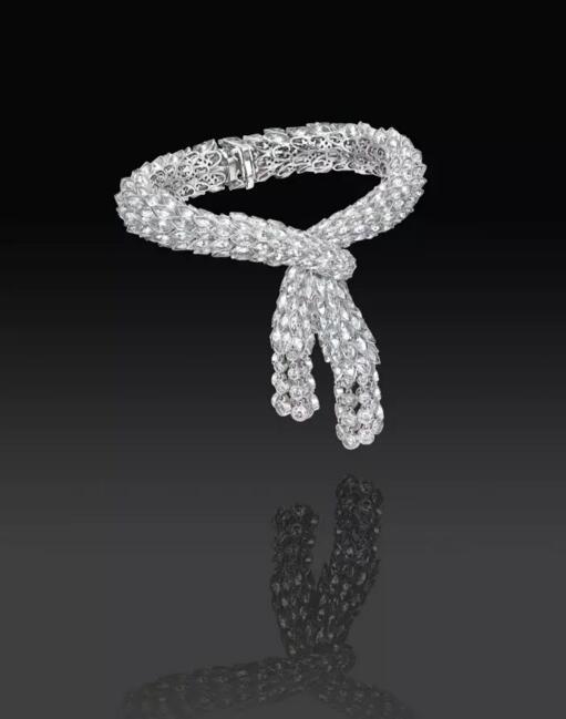 钻石项链
Tiffany & Co.设计
估价:港元 700,000 -900,000