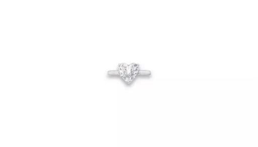 2.12克拉心形D/VVS2钻石戒指
Tiffany & Co.设计
估价:港元 180,000 -280,000