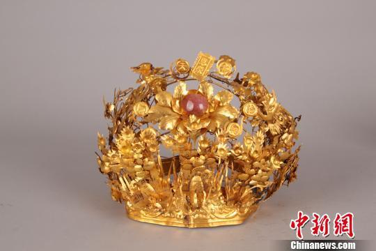 “一品诰命夫人”金冠。 南京博物院供图 摄