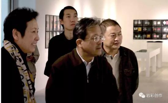 上海美术学院院长冯远先生，苗彤老师参观课程展览