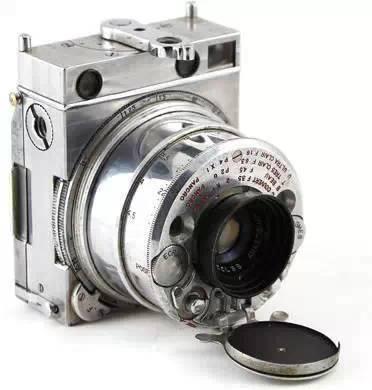 ■ Irwin Lark“沙丁鱼罐头”相机，产于1940