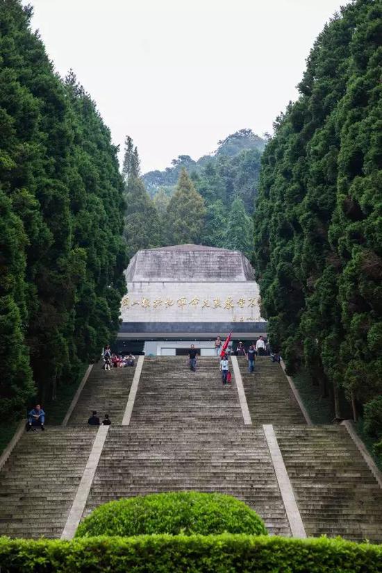 革命烈士陵园今景