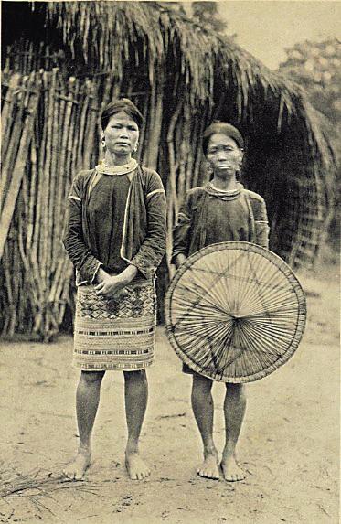 史图博拍摄的黎族妇女。
