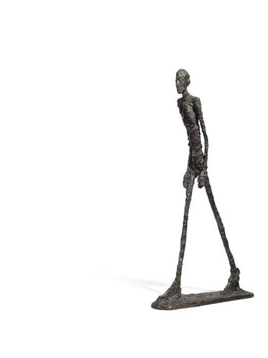 阿尔贝托·贾科梅蒂，《L’Homme qui marche I》，1960年完成，艺术家授权青铜翻模6版，外加4个艺术家版本。这件作品是1961年艺术家在世时翻铸的。图片：Courtesy Sotheby’s