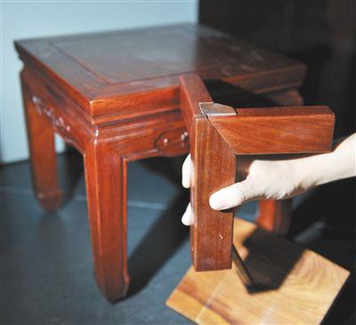 榫卯结构是中国古典家具的精华。记者王远征/摄