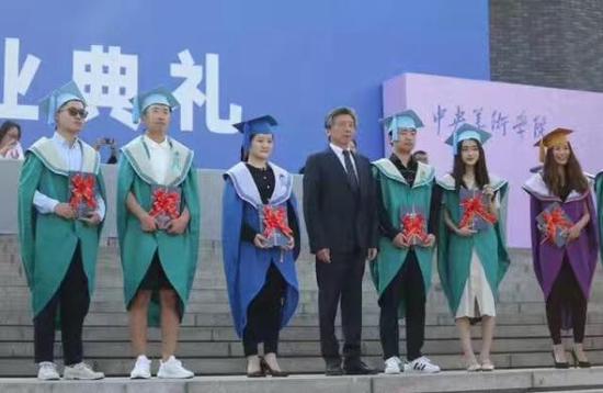 ������Ժ�쵼������ѧλ����������ҵ��