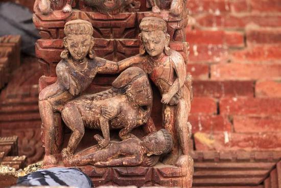 在尼泊尔，有90%的人信奉印度教，而印度教中很大一部分内容就是有关性崇拜。