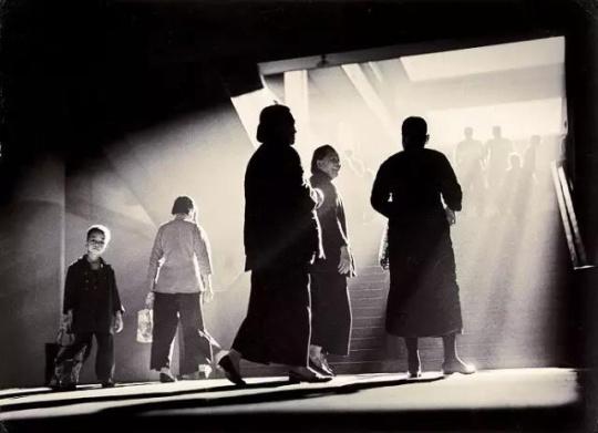 何藩,《午后闲谈》,1959年