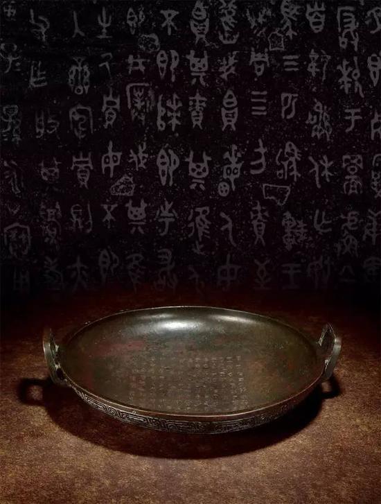 西周宣王五年?青铜兮甲盘
现高:11.7cm 直径:47cm