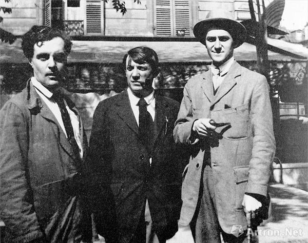 1916年，莫迪里阿尼与毕加索等艺术家在巴黎合影