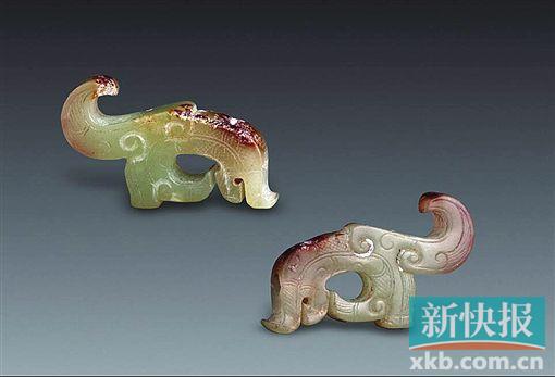 玉夔龙佩 战国 河南省洛阳西郊小屯村出土。青白色,局部有褐色沁。双面雕刻,纹饰基本相同。夔龙为“s”形,下有足,行进状。低首,有耳,圆眼,上吻较长并向上翘起,嘴张成圆形。龙身向上拱起,长尾,尾部为叉形尾,一尾向上勾卷,另一尾向内部勾卷。身下有一足,向内弯卷。夔龙身和尾部琢刻阴线纹、斜方格纹和勾云纹等。此龙头顶到下颔处有一垂直透孔,单面钻成,可系佩。此器虽小,但是做工精细,纹饰极精。