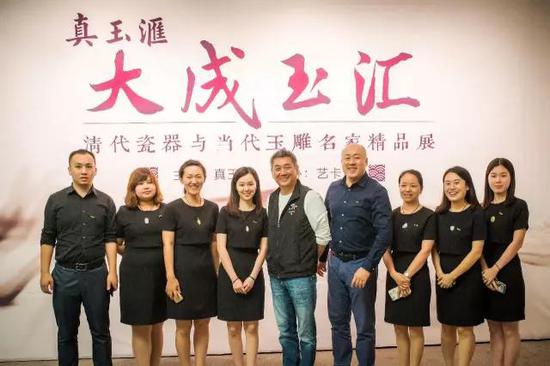 由真玉汇主办的“大成玉汇——清代瓷器与当代玉雕名家精品展”今日正式开展!