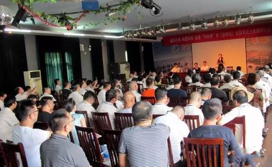 活动组委会举办《金刚经》书法大赛情况介绍会,召集与会书法家研讨,献计献策