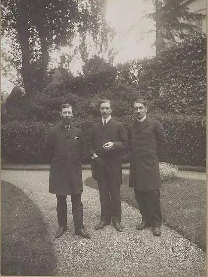 �����ҷֱ�Ϊ�����ϣ�͡�Ŭ����