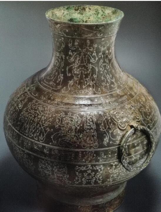 
	戴克成(Christian Deydier)家族所藏伯希和(Paul Pelliot)旧物——西汉鸟篆文错银青铜壶。