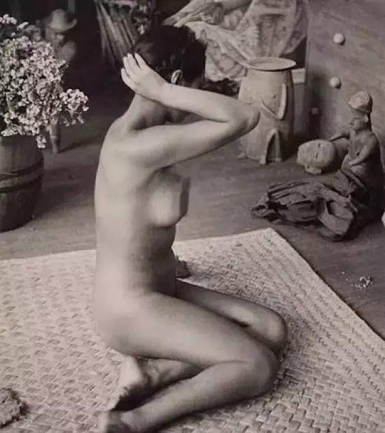 她和数不清的人们发生过关系,