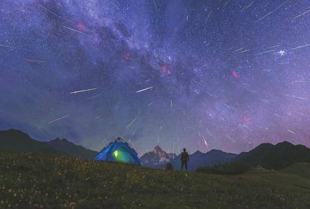 2016年，在四姑娘山上拍到的流星。