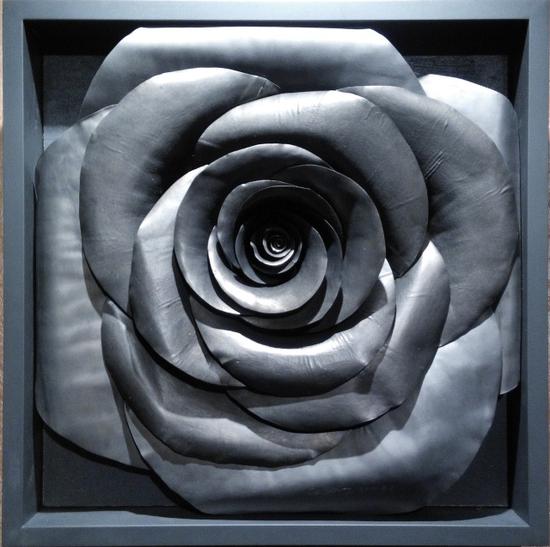 蔡志松 小方玫瑰 材料:铅皮 尺寸:40×40×5㎝ 年代:2010