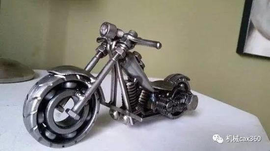 ▲轴承螺栓螺母焊接制作的“摩托车”