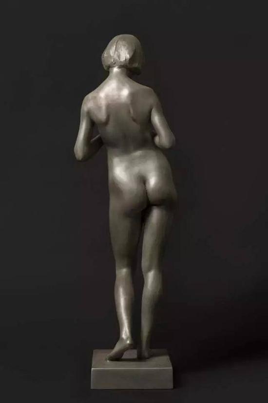 李烜峰 甲子仲春 尺寸:19.5x20x64cm 材料:青铜 年代:2015