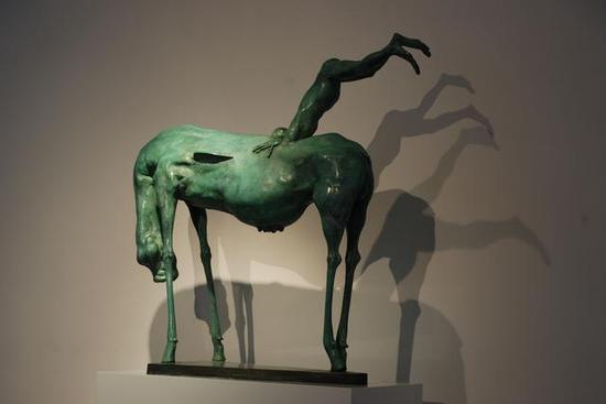 《我们,我们 》关振华
铸铜 , 90cm×80cm×30cm , 2013